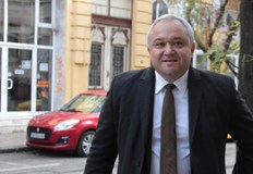 Официалната причина за идването на министърът е годишния отчет на