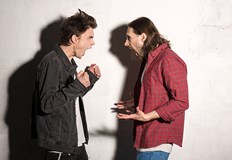 Собствениците на апартаментите твърдят че тя задимява целия вход и