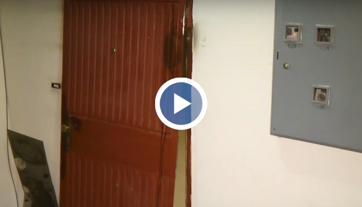 По думите на съседи, социалните служби вече са отнемали детето от майката веднъж