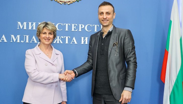 Легендарният футболист запозна министъра на младежта и спорта с идеите и стратегията на своя екип за развитието на българския футбол Легендарният футболист запозна министъра на младежта и спорта с идеите и стратегията на своя екип за развитието на българския футбол