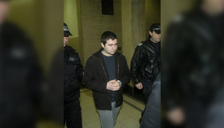 Заклах трима! Карай бързо!, казал на таксиметровия шофьор Илиян Тодоров - син на бивш общински съветник от БСП в Перник