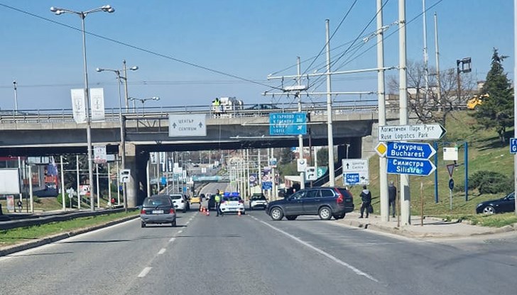 По първоначална информация блъснатата жена е паднала от моста По първоначална информация блъснатата жена е паднала от моста