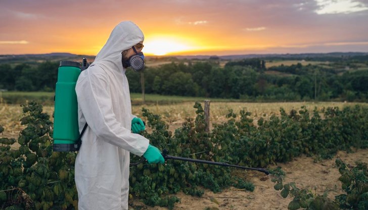 Някои от веществата са напълно забранени в ЕС заради опасността, която създават за човешкото здраве и околната среда