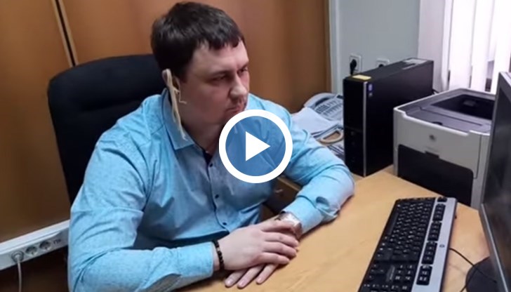 Михаил Абдалкин е с обвинение, че е дискредитирал руските въоръжени сили, като е публикувал видео, на което се вижда, че е сложил спагети по ушите си