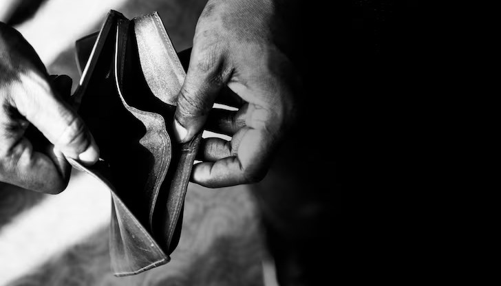 Жителите на йеменската столица Сана срещат затруднения да си купят дори основни стоки