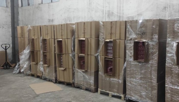 Кашоните са били скрити в склад в Червен бряг