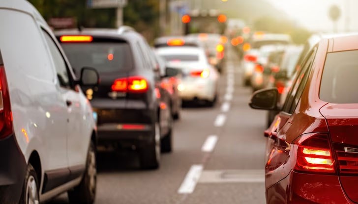 При 4 милиона автомобила по пътищата на България, 6% са новите, уточни Борислав Цаков