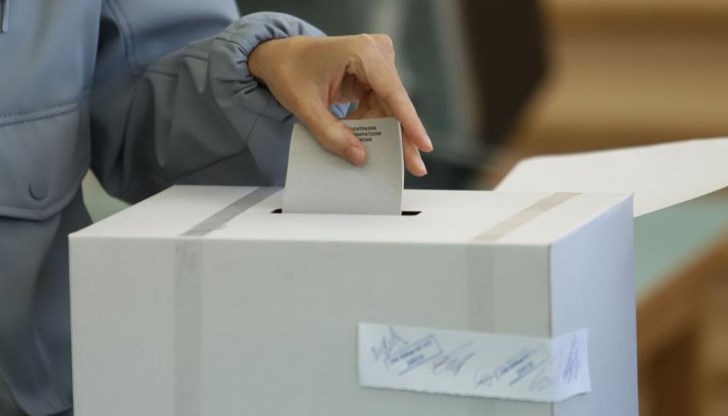 В Турция са разкрити над 160 избирателни секции и повечето хора ще изберат да гласуват с хартиена бюлетина