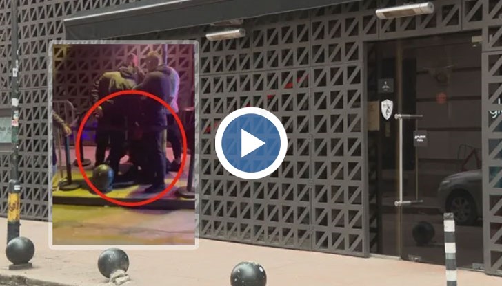 Пръснаха ми лютив спрей в очите. Държаха ми ръцете така, че да не мога да се пазя, разказа той