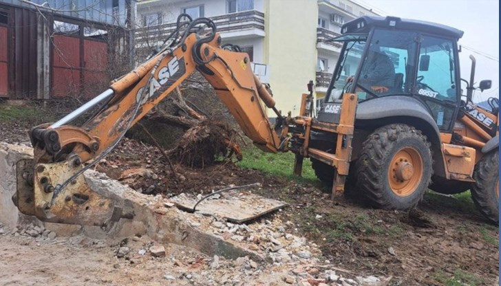 Стартираха строително-ремонтните дейности на гребната база в Лесопарк "Липник"