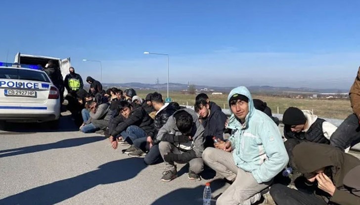 Спрямо общия брой на задържаните през същия период на 2022 година (2086) се отчита 38,7% намаление