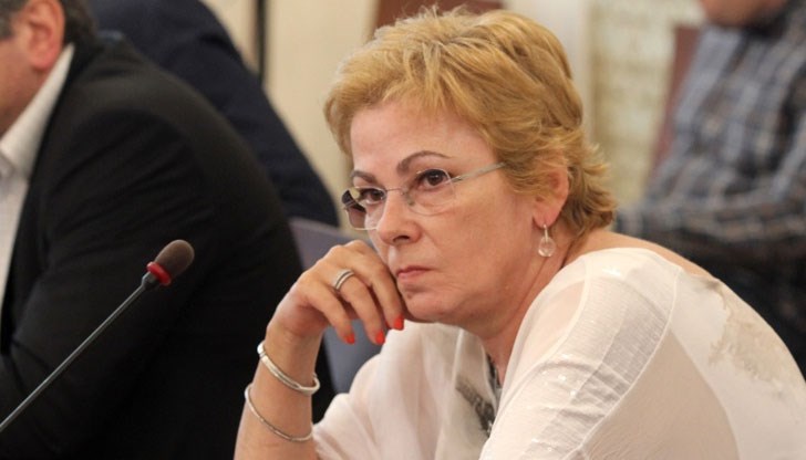 Няма как да заставим търговските вериги да намалят цените на стоките, заяви председателят на Комисията за защита на конкуренцията Юлия Ненкова Няма как да заставим търговските вериги да намалят цените на стоките, заяви председателят на Комисията за защита на конкуренцията Юлия Ненкова