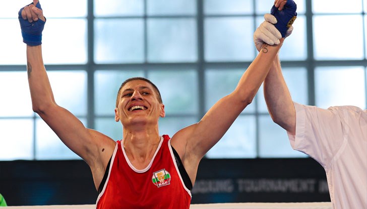 Опитната българска боксьорка се класира на осминафиналите