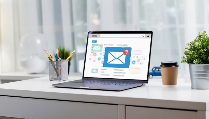 Измамниците пращат автентично на пръв поглед съобщение от банка, институция или фирма, за да се съберат данните ни