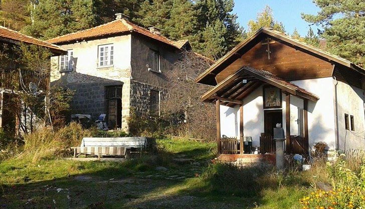 Настоящият игумен на обителта даде обяснение за скандална снимка - след чудо мирянин дарил диво прасе за курбан