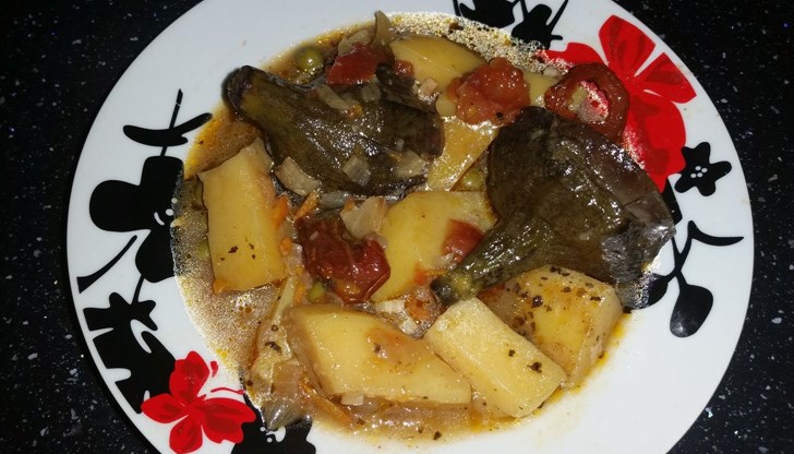 Възрастни хора, получаващи социалната услуга „Топъл обяд“ в община Якоруда, са били убеждавани да гласуват за определена партия / Снимката е илюстративна