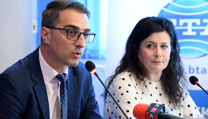 Ивайло Кадишев - директор на общинската дирекция "Международни политики, стопански дейности и анализи" каза, че проектите, които се изпълняват в момента, са на обща стойност 113,2 милиона лева Ивайло Кадишев - директор на общинската дирекция "Международни политики, стопански дейности и анализи" каза, че проектите, които се изпълняват в момента, са на обща стойност 113,2 милиона лева