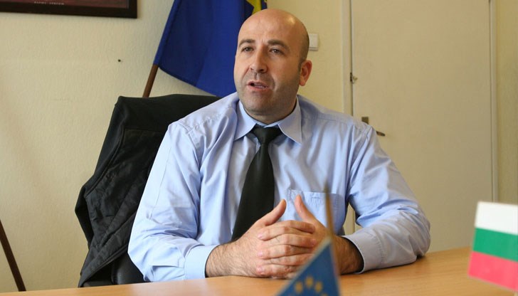 От политическо шоу на Иван Шишков няма да произтече нищо добро за българските пътища, заяви директорът на Института по пътна безопасност