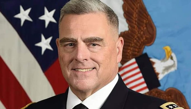 Марк Мили, генерал от армията на САЩ, посети американската база във Висбаден, Германия, където ще се обучават украинските военни