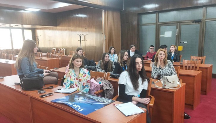 Във Facebook страница на инициативата всеки може да се запознае с материалите