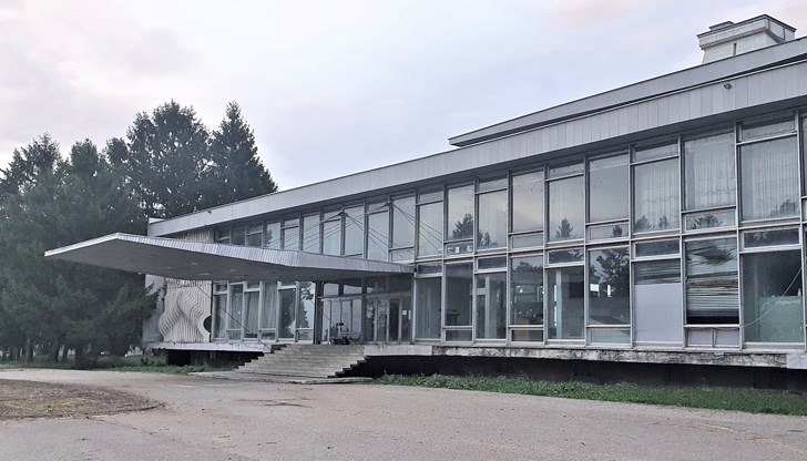 Идеята е русенци да видят на терен какво се случва със сградата на летището