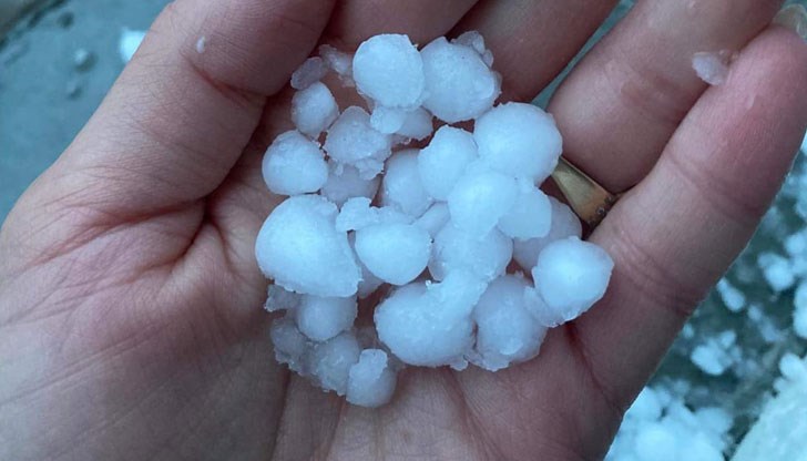 Ледените късове са с големина на лешник Ледените късове са с големина на лешник