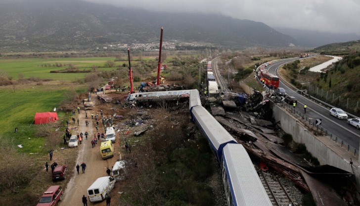 Едната пътничка е била прегледана и освободена за домашно лечение