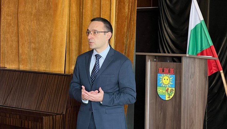 Предвиждат, да се изпрати храна, вода и 418 палатки, които са за настаняване, каза главният комисар Предвиждат, да се изпрати храна, вода и 418 палатки, които са за настаняване, каза главният комисар