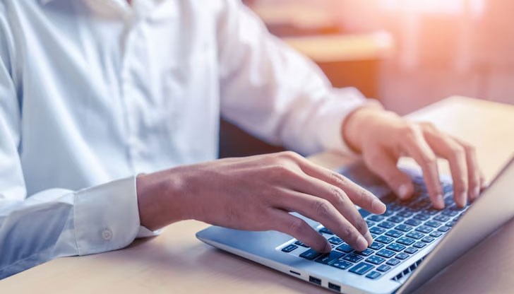 Според източници компанията смята, че използването на данните за изграждане на услуги с изкуствен интелект нарушава условията на договорите