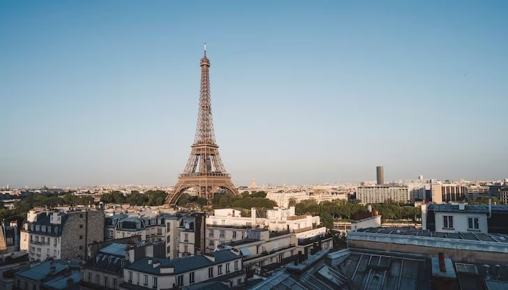 Заради протестите срещу пенсионната реформа в кулата няма работещ персонал