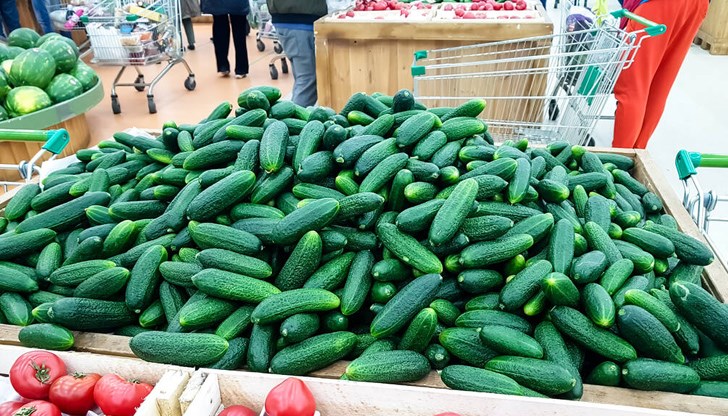 Полиция, данъчни инспектори и служители на Агенцията по храните влязоха в големите тържища в няколко града