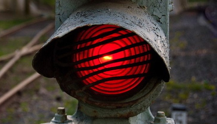 Машинистът е получил устно нареждане да го направи, но не го е изпълнил