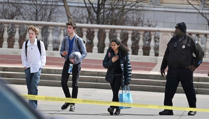 Стрелбата се е случила в училище, разтърсено от чести затваряния и насилие, включително заради убийството на ученик