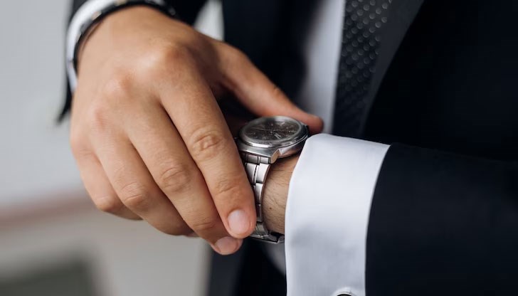 Тази нощ преместихме стрелките на часовника с един час напред Тази нощ преместихме стрелките на часовника с един час напред