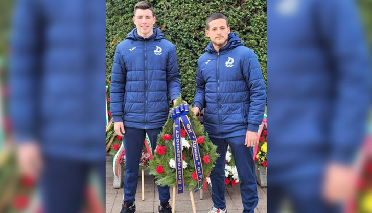 Футболистите от русенския "Дунав" се включиха в отбелязването на националния празник