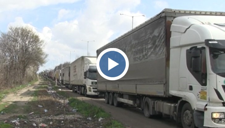 Над 10 километра опашка от камиони на "Дунав мост" при Русе