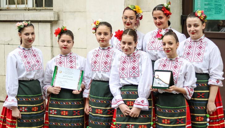 Възпитаниците на НУИ - Русе грабнаха отличия в 28-ия Национален детски фолклорен конкурс „Диньо Маринов“ във Варна
