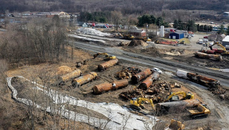Влак, излязъл от релсите в щата Охайо на 3 февруари 2023 г. Влак, излязъл от релсите в щата Охайо на 3 февруари 2023 г.