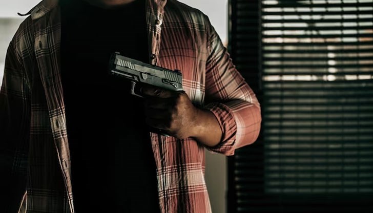 Полицията твърди, че нападателят е мъртъв