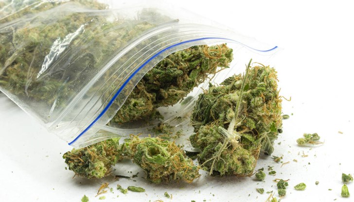 Единият мъж се оправдал пред униформените, че намерил наркотика на земята Единият мъж се оправдал пред униформените, че намерил наркотика на земята