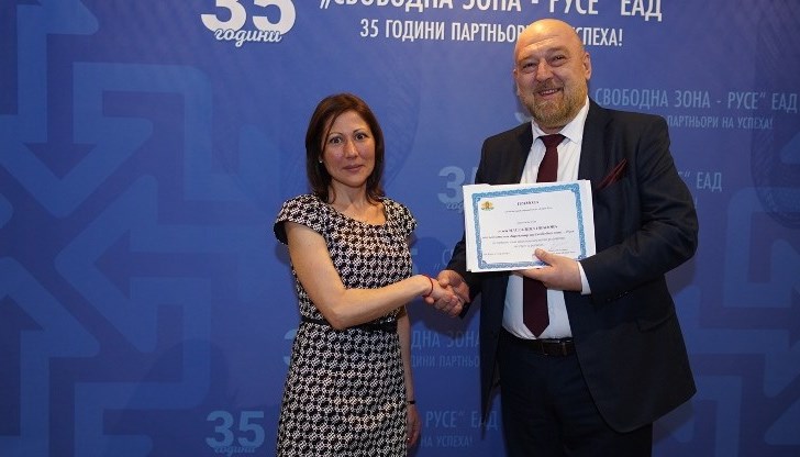 Изпълнителният директор на „Свободна зона – Русе“ ЕАД Магдалена Иванова бе отличена с грамота на областния управител Анатоли Станев