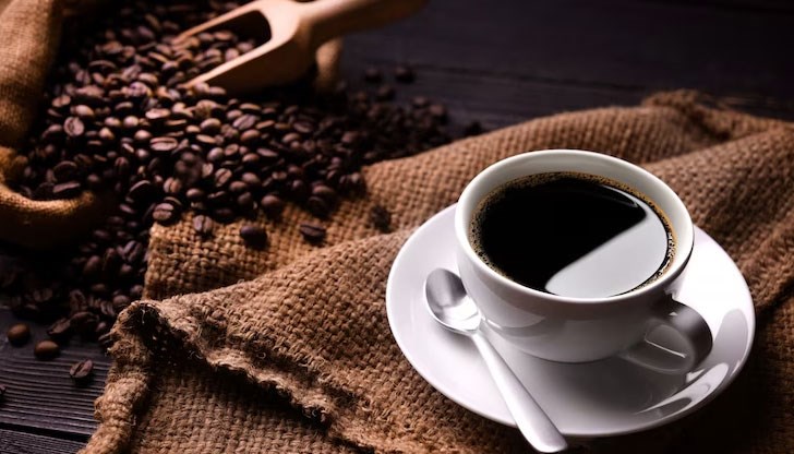 Според учените, че дневният прием от 100 mg кофеин увеличава разхода на енергия с около 100 калории на ден