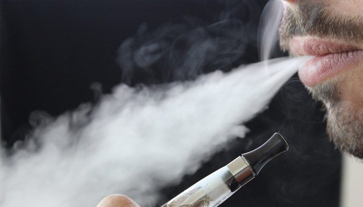 Електронните цигари не попадат в забраната за тютюнопушене