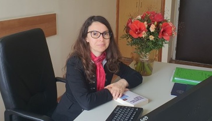 Весела Гълъбова: Трябва да се налага забрана и за комуникация с жертвата чрез телефон или в социалните мрежи Весела Гълъбова: Трябва да се налага забрана и за комуникация с жертвата чрез телефон или в социалните мрежи