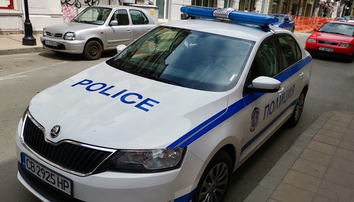Полицията разследва и кражба на осветителни тела от парка в село Ценово