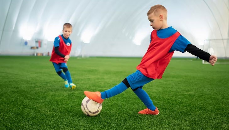 У нас възможности за училищен спорт почти липсват, а в извънкласните занимания се гонят основно състезания