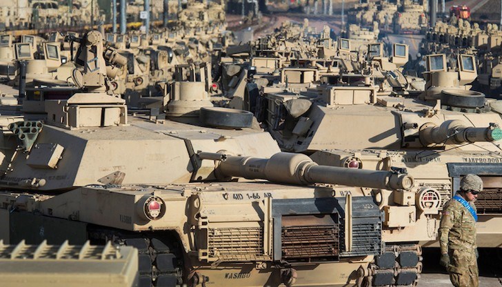Целта е 70-тонните мощни бойни машини да достигнат до военната зона в Украйна през следващите 8 до 10 месеца