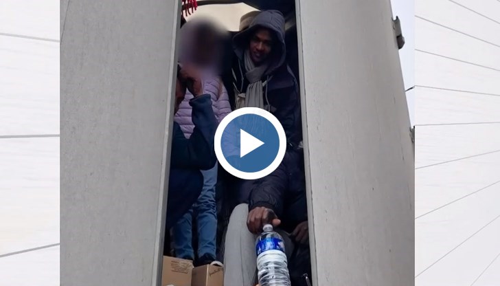 Мигрантите влезли в каросерията на камиона, докато мъжът спял