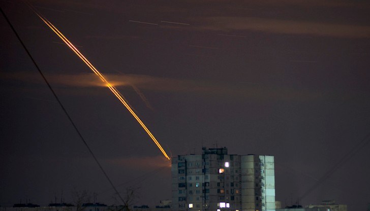 Според предварителна информация, най-малко шест ракети С-300 са поразили украинския град