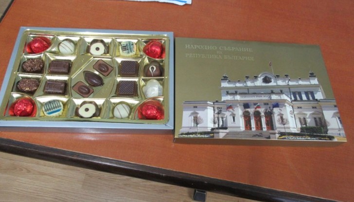 Бонбоните са ръчна изработка, някои са с изображение на парламента